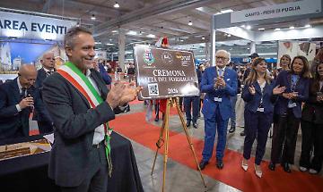 Cremona incoronata Citt&agrave; del Formaggio