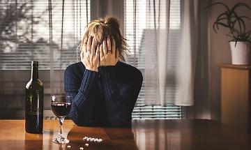 Fare comunit&agrave; per combattere l'alcolismo