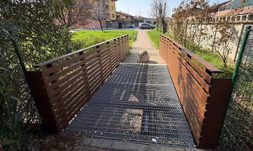 Nuova passerella ciclo-pedonale di via del Tormo: riaperto il collegamento