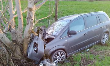 Fuori strada con l&rsquo;auto: tre feriti lungo la provinciale 35
