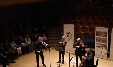 "Si pu&ograve; andare sulla luna, ma la musica &egrave; magia"