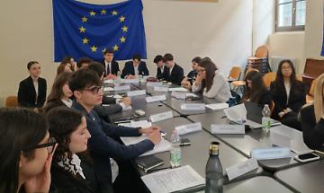 Aule in stile Bruxelles: gli studenti dell'Anguissola simulano i processi dell'Unione europea