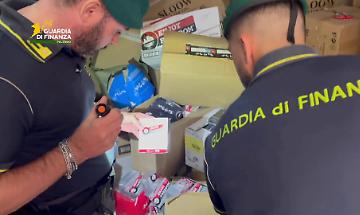 A Palermo smantellata filiera del fumo illegale, sequestro per 770 kg