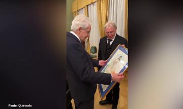 Mattarella incontra il disegnatore Milo Manara al Museo Maffeiano