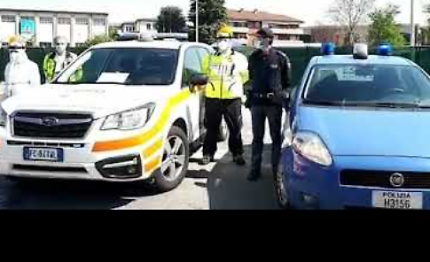 VIDEO A Crema le forze di Polizia salutano gli operatori sanitari