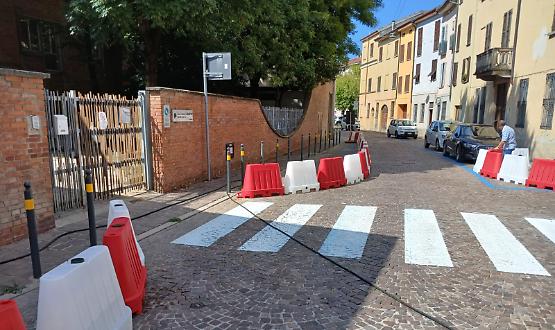 In via Decia si sperimenta la 'strada scolastica'
