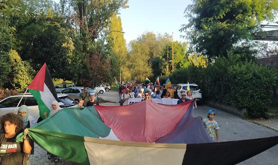 Un fiume di solidarietà «L’assedio deve finire»