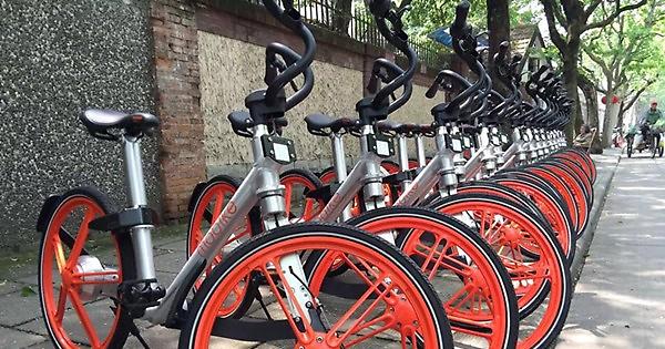 negozio che aggiusta le biciclette a crema