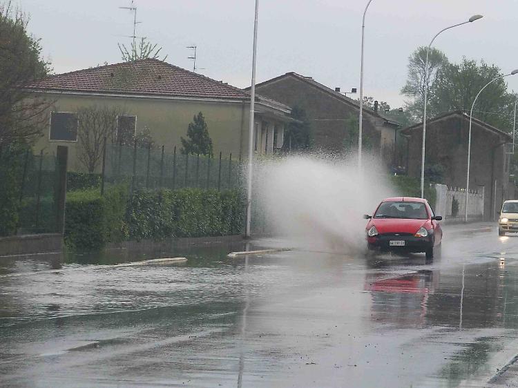 Domenica torna la pioggia, temperature giù