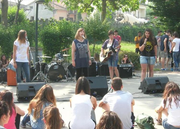 Creatività e solidarietà all'istituto Romani
