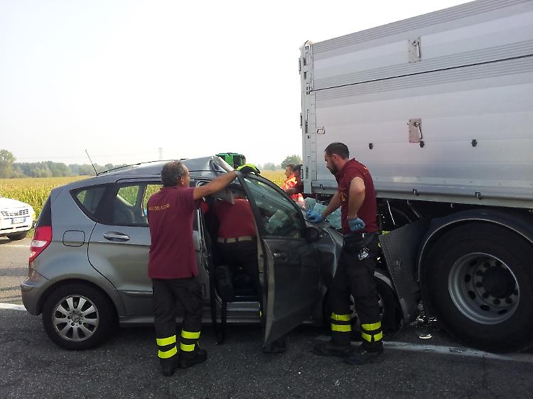 Le foto dell'incidente sulla codognese a Pizzighettone