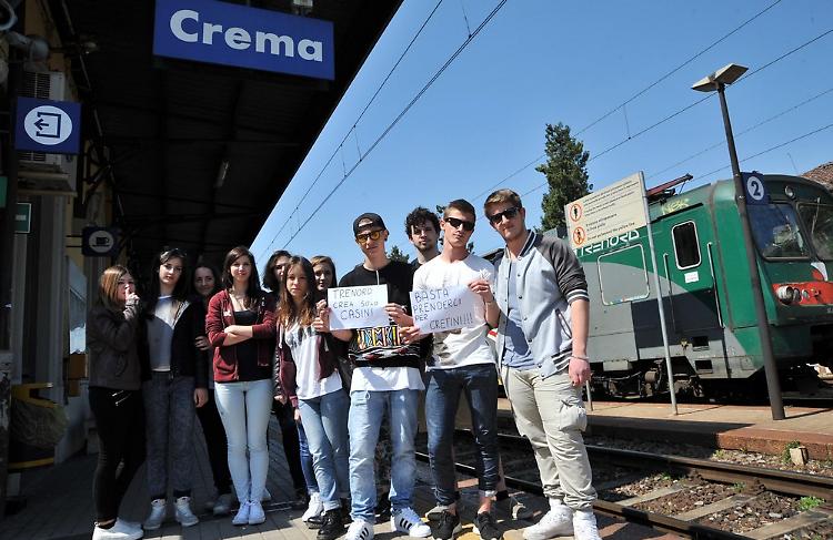 protesta pendolari crema