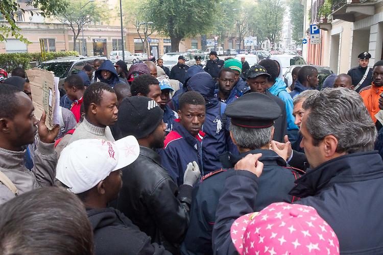 Contatti migranti antagonisti, ipotesi protesta 'pianificata'
