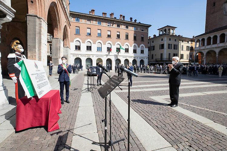 Il Presidente Mattarella in piazza del Comune