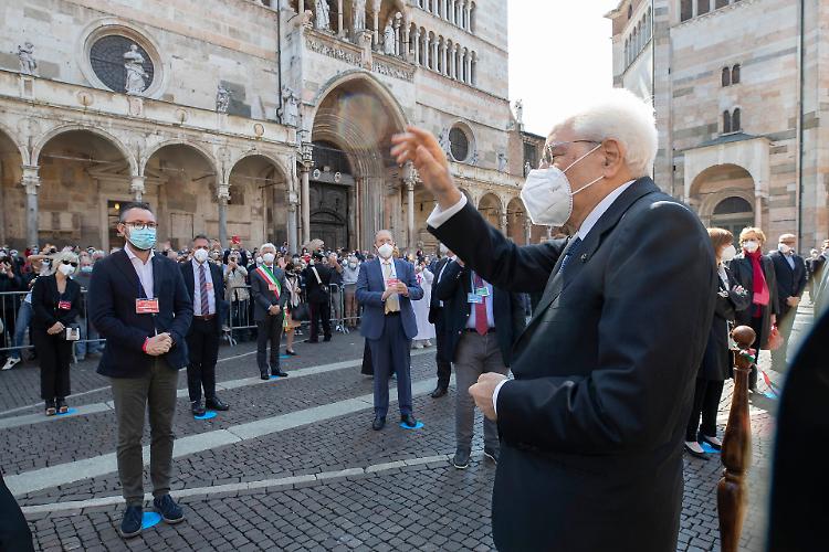 Il Presidente Mattarella in piazza del Comune