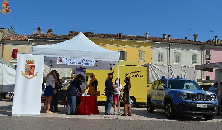 Il gazebo della Polizia di Stato a Casalmaggiore