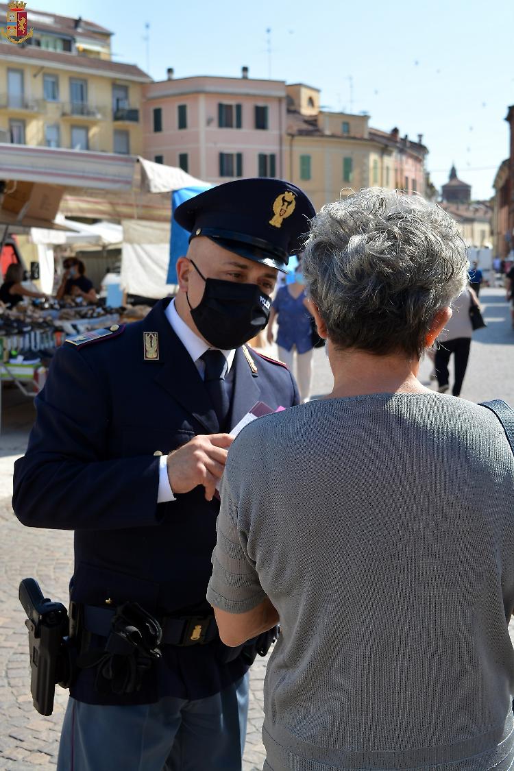 Il gazebo della Polizia di Stato a Casalmaggiore