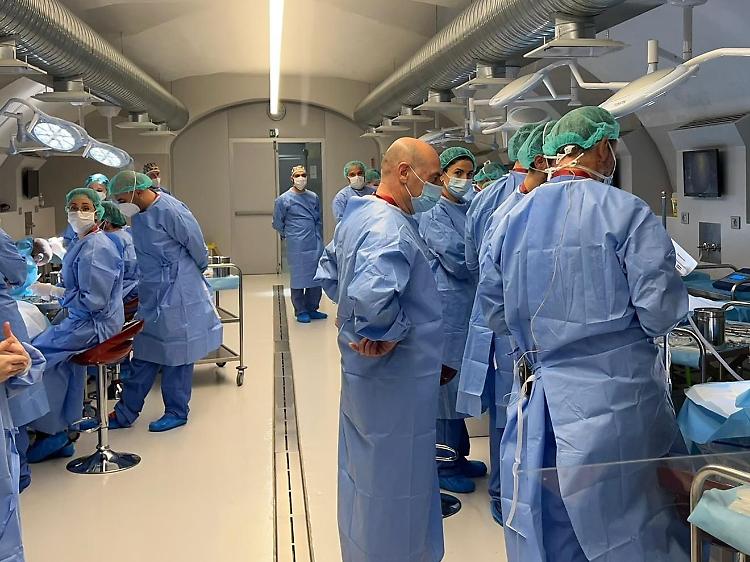 Il dottor Fioravanti durante il laboratorio pratico