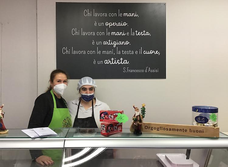 Valentina con la commessa Monnalisa