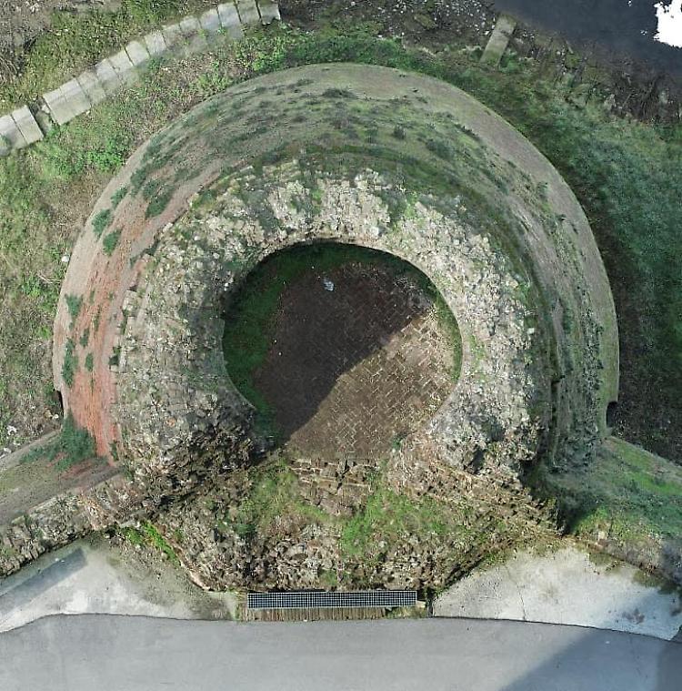 Visuale aerea di un bastione catturato dai droni