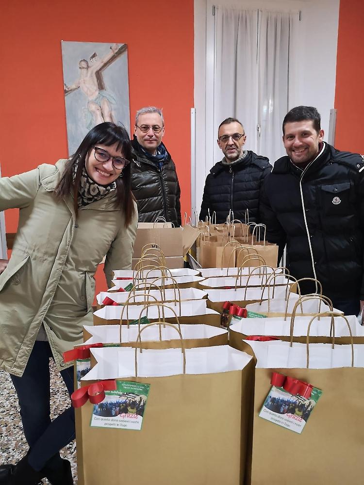 Alcuni degli “Amici” di Soresina durante una raccolta benefica