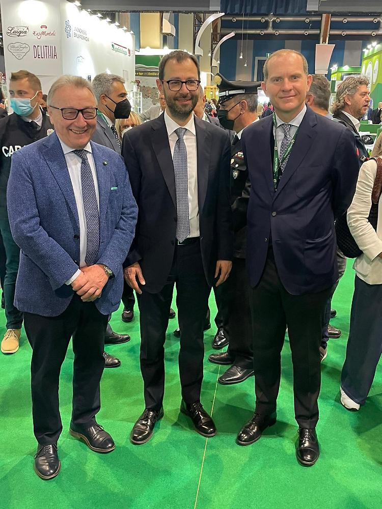 Il presidente Crotti, il ministro Patuanelli, il presidente Giansanti