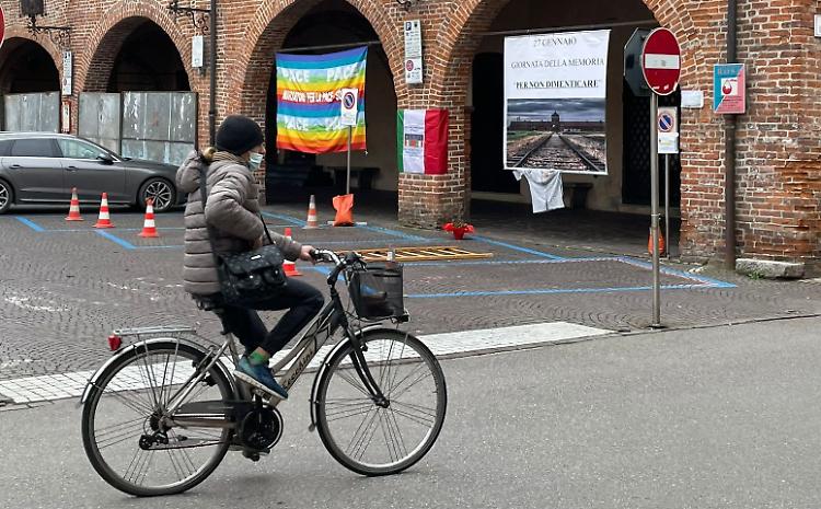 Soncino - Installazione Giornata della Memoria piazza Garibaldi
