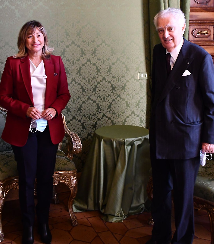 La presidente  Donatella Tesei e il cavalier Giovanni Arvedi