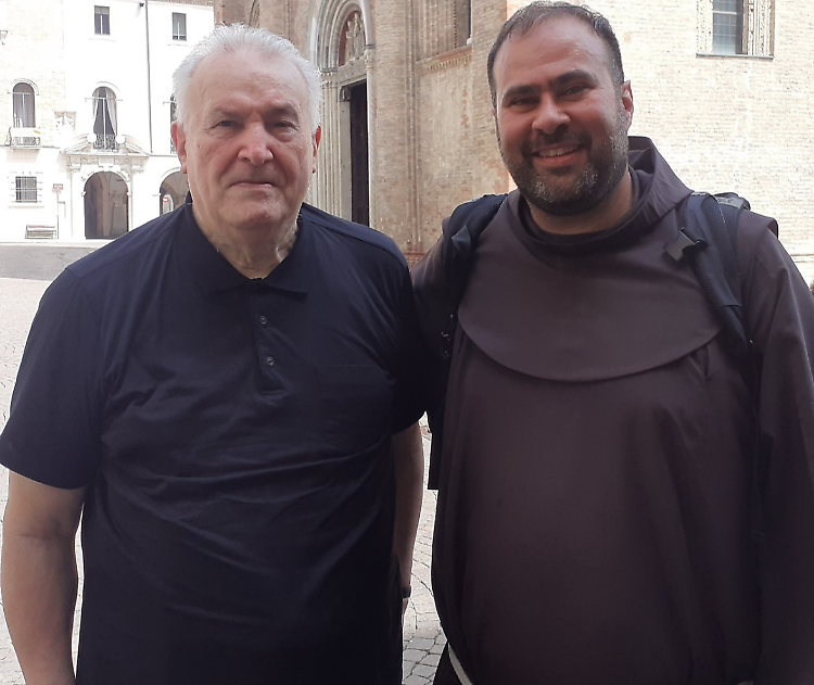 Frate palestinese accolto dalla città