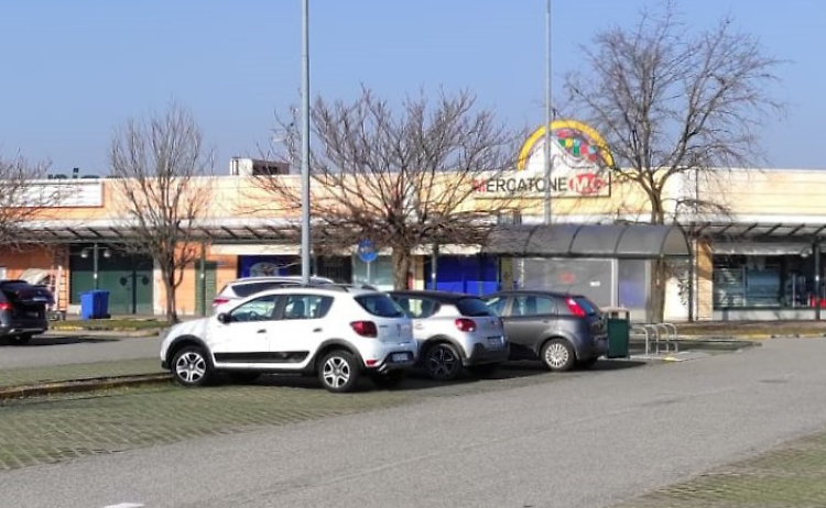  Via l’ennesima borsetta dall’auto