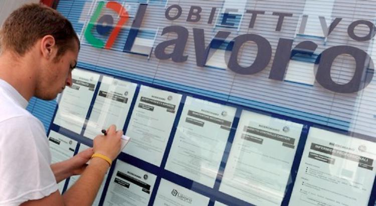 Istat: nuovo record di giovani senza lavoro (44,2%)
