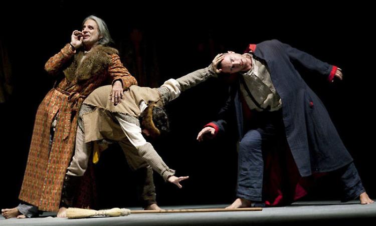 Dialoghi con aperitivo intorno al Teatro