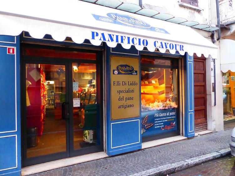 Furto al panificio Cavour