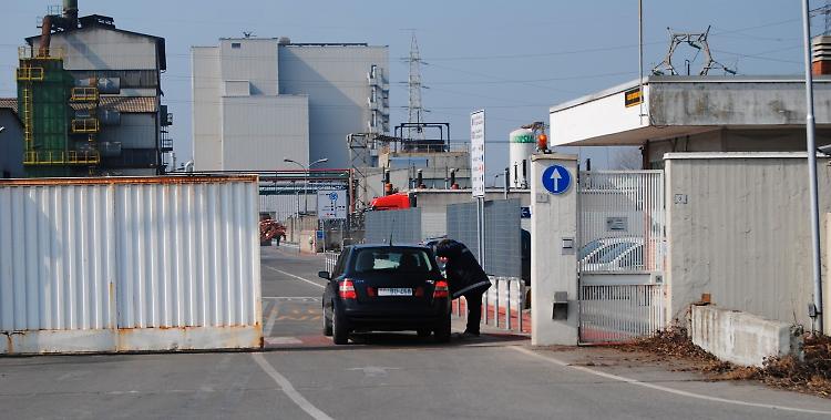 Tentata razzia alla Colata Continua: tre ai domiciliari uno libero