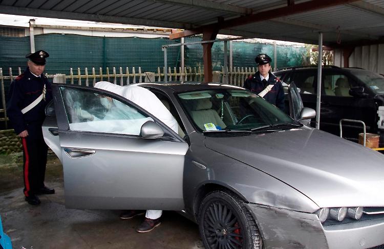 Le indagini del nucleo operativo sull'auto recuperata dai carabinieri
