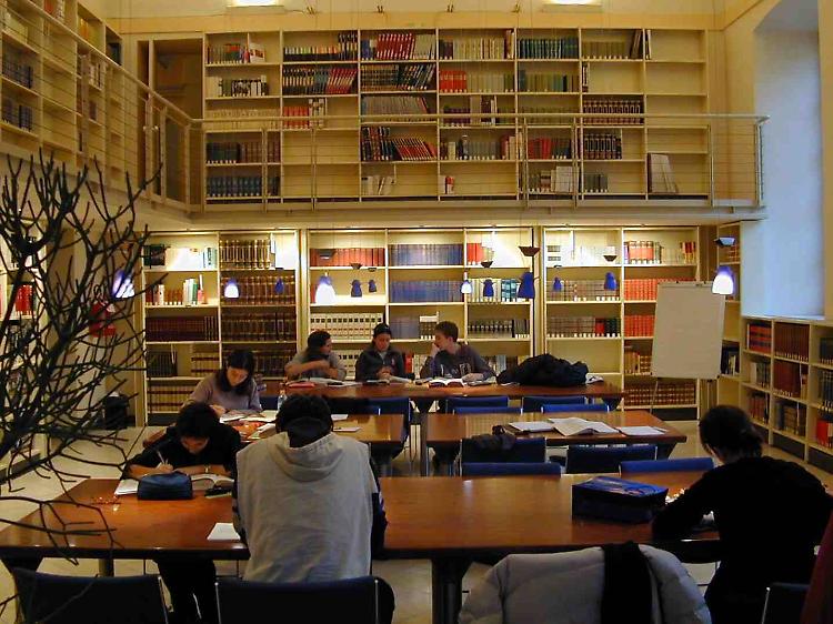 Più eventi e prestiti, giù gli universitari presenti