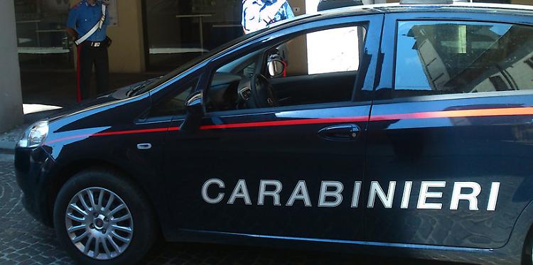 Detenzione abusiva di armi e munizioni, due denunciati