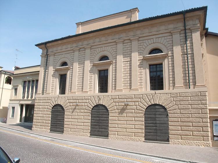Teatro 'low cost' ma di qualità