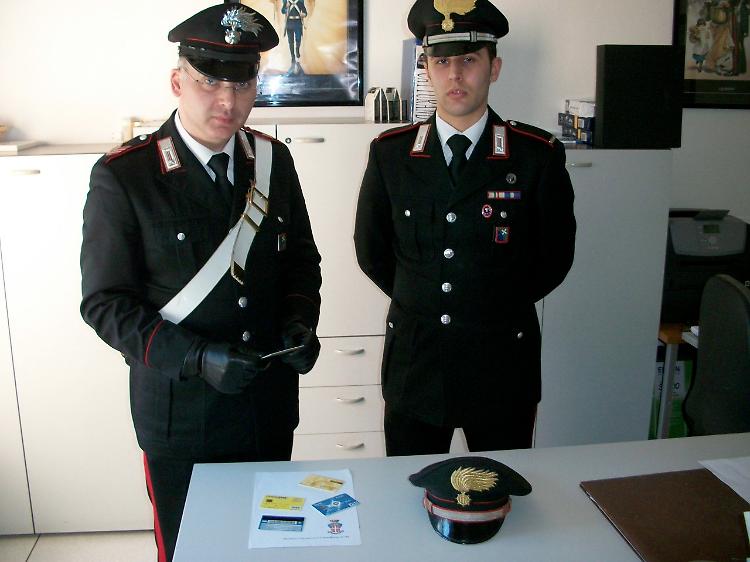 Acquisti con carta di credito falsa, arrestato