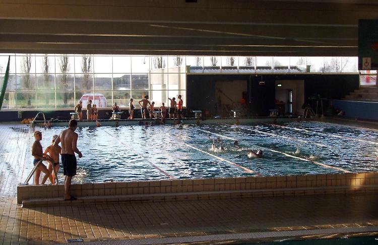 Piscina comunale: lamentele, polemiche e degrado