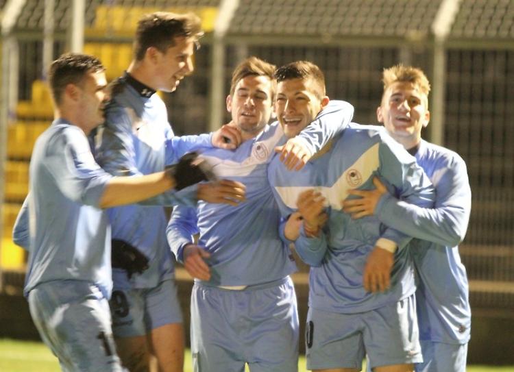 Pagano festeggiato dopo uno dei due gol
