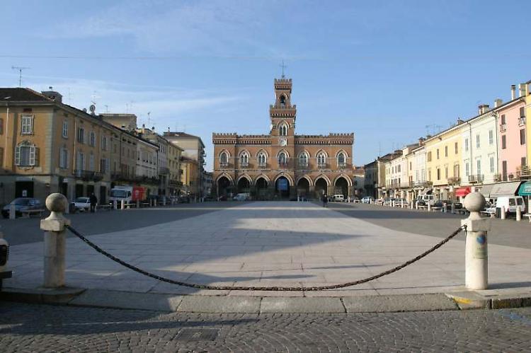 Biblioteca civica, il Listone interroga Micolo sui dati