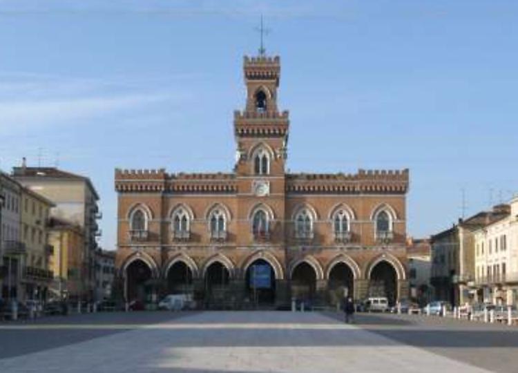 Non solo il palazzetto nuovo. Anche le scuole e il Torrione
