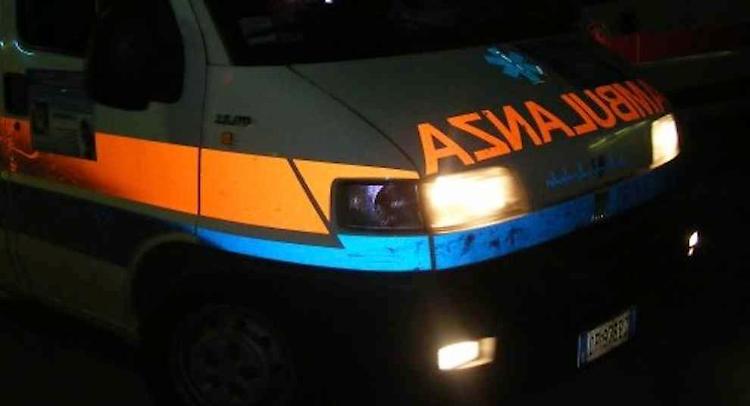Scontro tra due auto: tre feriti trasportati in ospedale