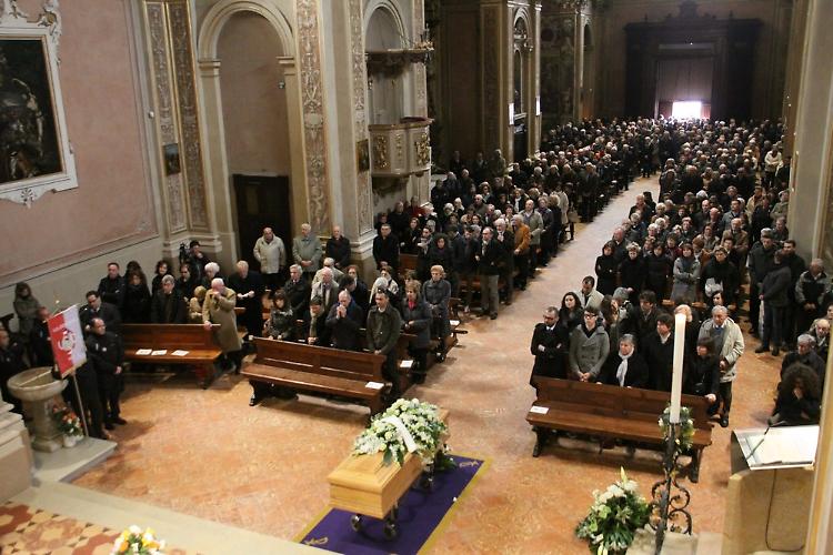 Chiesa gremita per l'ultimo saluto a Miglioli