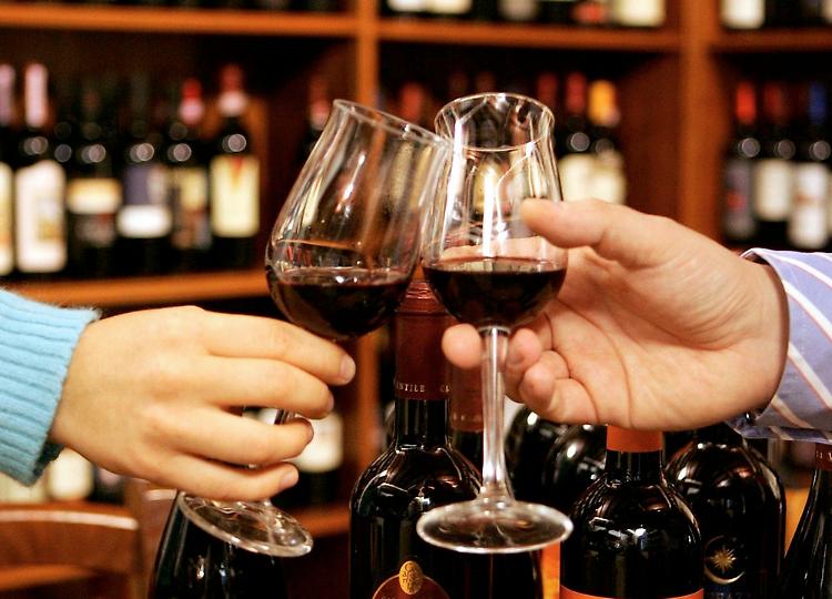 Cantine in Tour, il buon vino scende in piazza