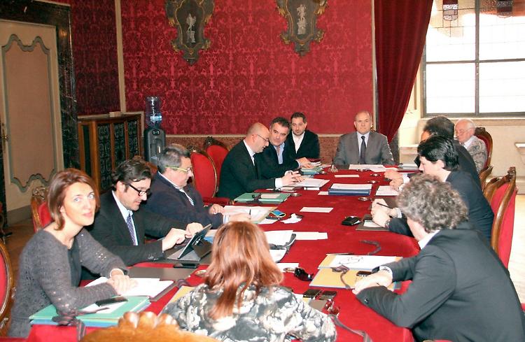 Nuova giunta, prima seduta
Tensioni nel Pdl su Nolli