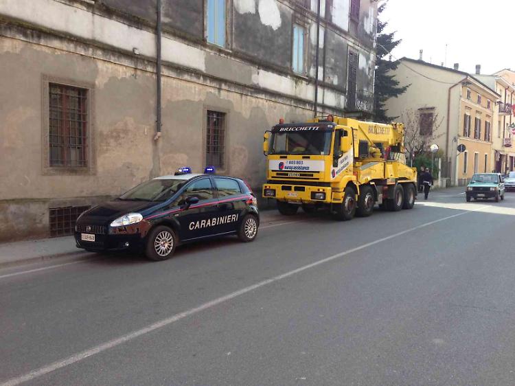 Cassone di autoarticolato si sgancia dalla motrice, via Vacchelli bloccata per due ore