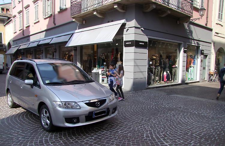 Auto in centro storico, giro di vite del Comune
