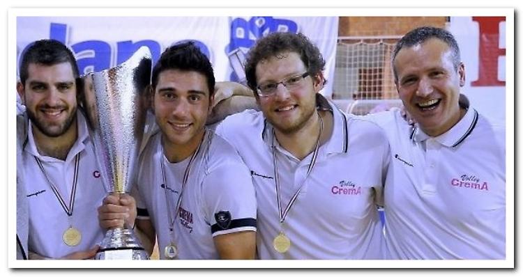 Davide Tomasini (secondo da destra) festeggia la promozione in A1